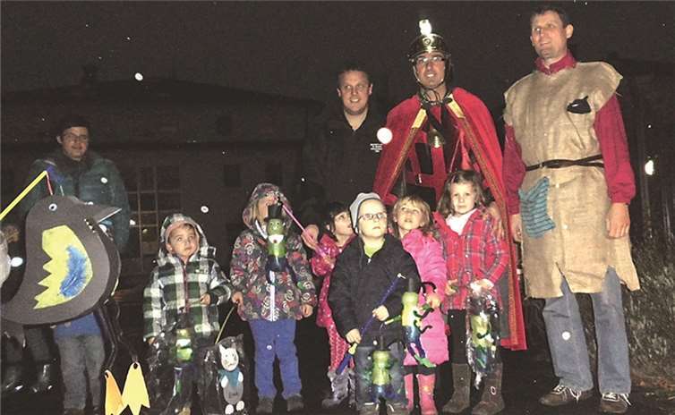 Für die Kinder war im Seniorenzentrum sogar ein kleines Martinsfeuer vorbereitet worden. privat