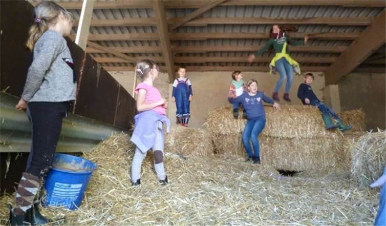 Für die Kinder wird der Besuch auf dem Bauernhof am Samstag, 16. Juni bestimmt ein großer Spaß.privat