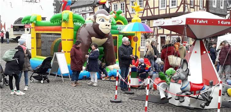 Für die Kleinen gab es eine Hüpfburg.