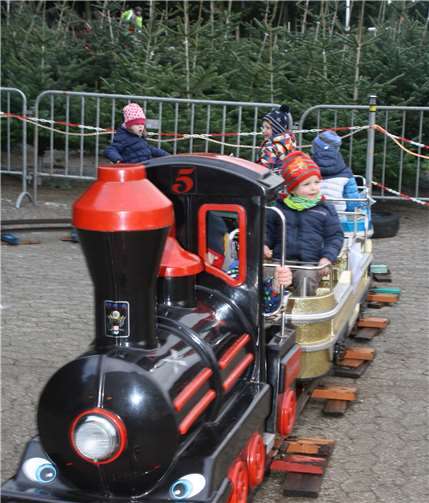Für die Kleinsten unter den Besuchern hatte der Gastgeber überdies eine Eisenbahn aufgebaut.