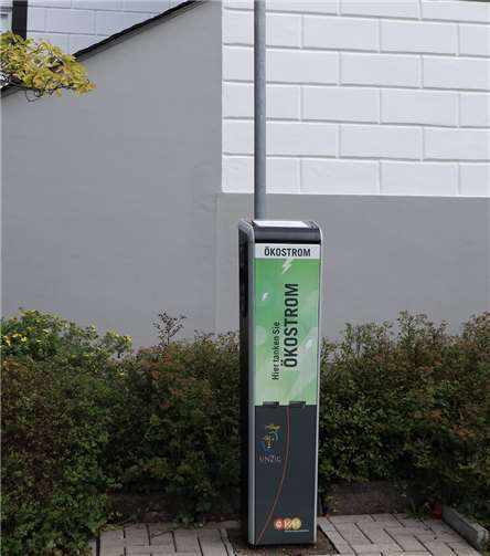 Für die Nutzung der Ladesäule am Sinziger Kirchplatz ist ab sofort kein Schlüssel oder Code mehr nötig. Foto:Stadt Sinzig