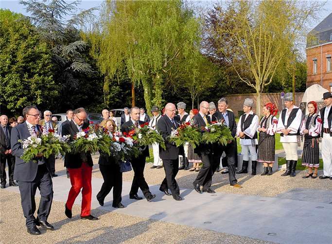 Für die Opfer der Weltkriege wurden am Ehrenmal Kränze niedergelegt.Stadtverwaltung/Maurer