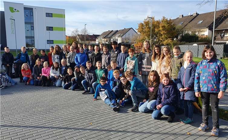 Für die Schülerinnen und Schüler des KuBa ging es zur IGS nach Plaidt.  Foto: Kurfürst-Balduin-Gymnasium
