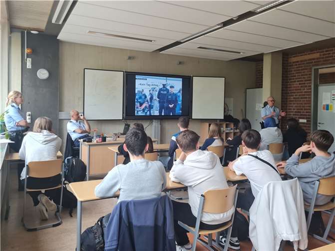 Für die Schülerinnen und Schüler gab es spannende EIblicke in verschiedene Berufe.. Foto: VG Weißenthurm / Katrin Lyding
