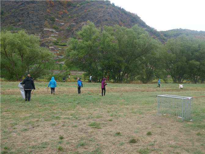 Für die Treverer ging es zum Mosel Cleanup an die Mosel, dort sammelten sie fleißig Müll für das Muffedankfest der Olchis.