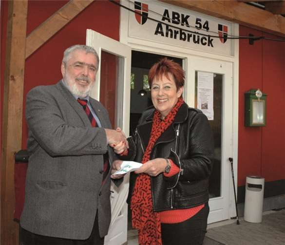 Für die Verbandsgemeinde Altenahr überbrachte die 1. Beigeordnete Ingrid Näkel-Surges herzliche Glückwünsche.