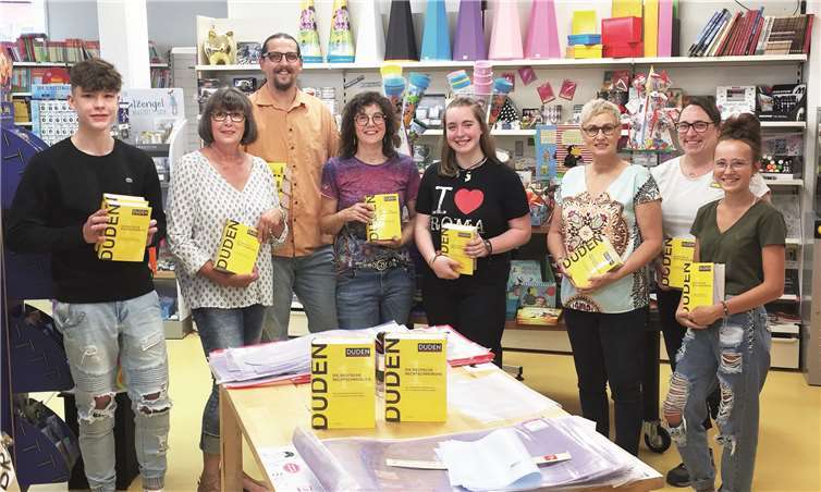 Für die aktuelle deutsche Rechtschreibung ist die Anschaffung eines neuen Duden nicht nur für die Schulkinder wichtig. Foto: FRE
