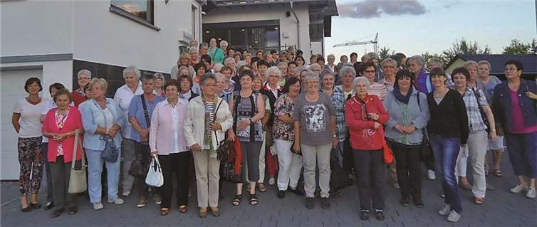Für die diesjährige Jahrestour haben sich die Damen von der kdf Adenau Schloss Sayn ausgesucht. privat