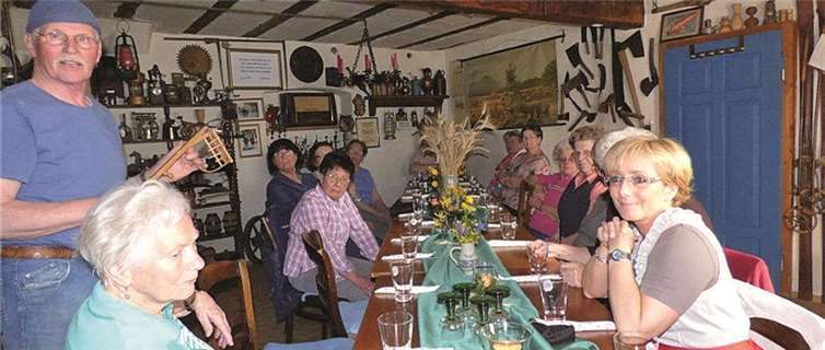 Für die kfd Löf war es ein Muss, im alten Backes in Münstermaifeld-Metternich einzukehren.privat