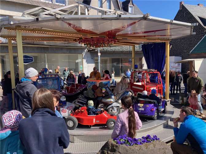 Für die kleinen Besucher stand ein Kinderkarussell bereit.