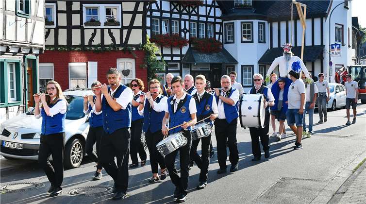 Für die musikalische Begleitung sorgte der Spielmannszug Blau-Weiß. Fotos: -RASCH-