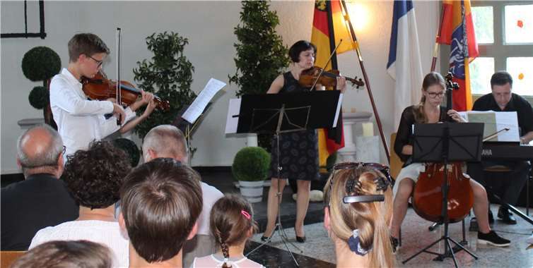 Für die musikalische Umrahmung der Gedenkveranstaltung sorgten Musikschüler und -lehrer der Bad Emser Musikschule.