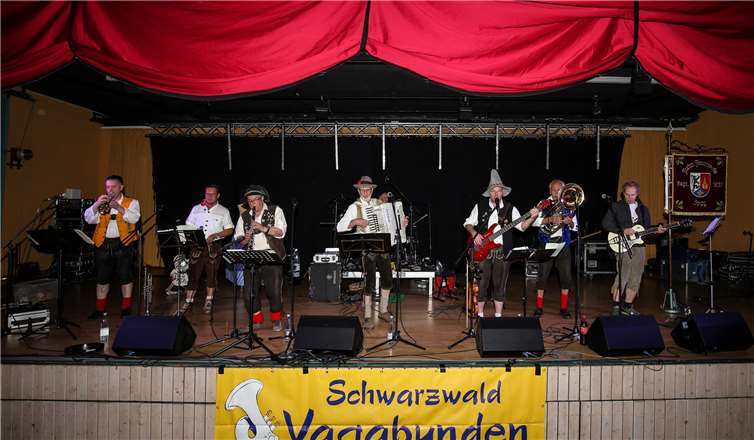 Für die musikalische Unterhaltung beim bayrischen Fest sorgten die „Schwarzwald Vagabunden“.