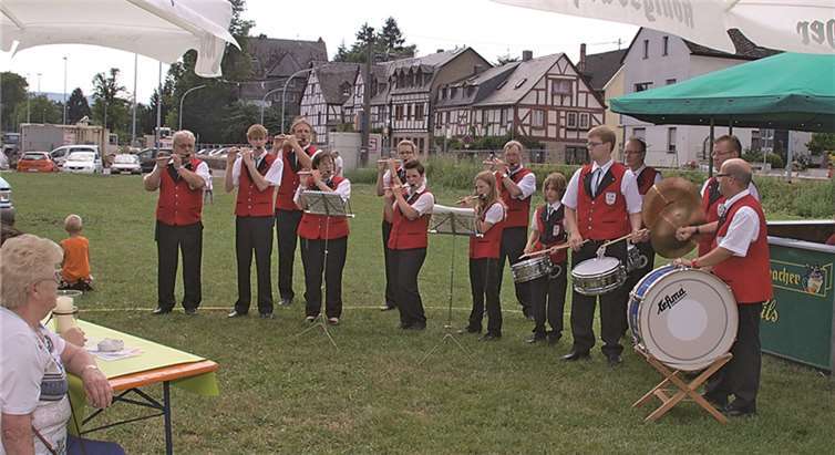 Für die musikalische Unterhaltung sorgte beim Sommerfest auch wieder das Trommler- und Pfeifer-Corps Koblenz-Karthause.
