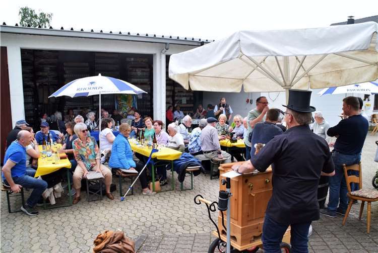 Für die musikalische Unterhaltung sorgten Waldemar Thiele mit seiner Drehorgel, Bernhard Birkenmaier mit der Konzertina und Heino Peters mit der kleinen Drehorgel. Foto: privat