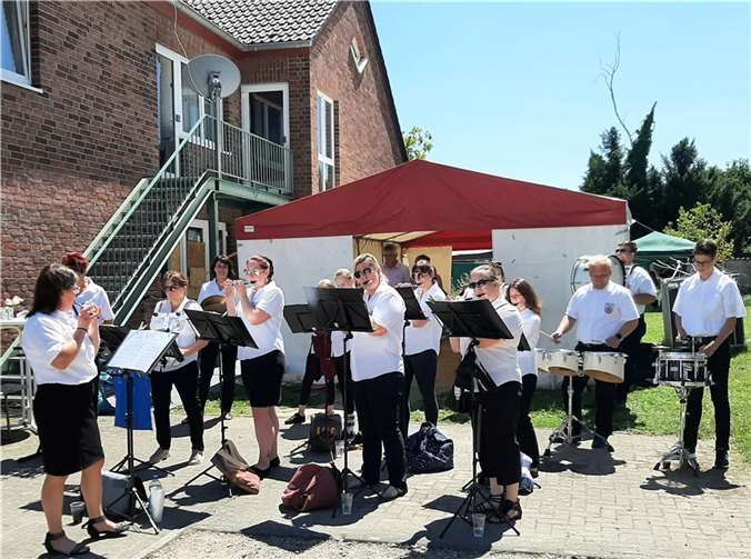 Für die musikalische Untermalung sorgte der Tambour-Corps-Frei-Weg-Heimerzheim.