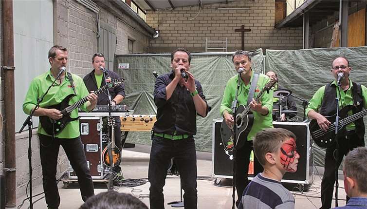 Für die notwendige Stimmung sorgte unter anderem die Band „Sibbe Schuss“.