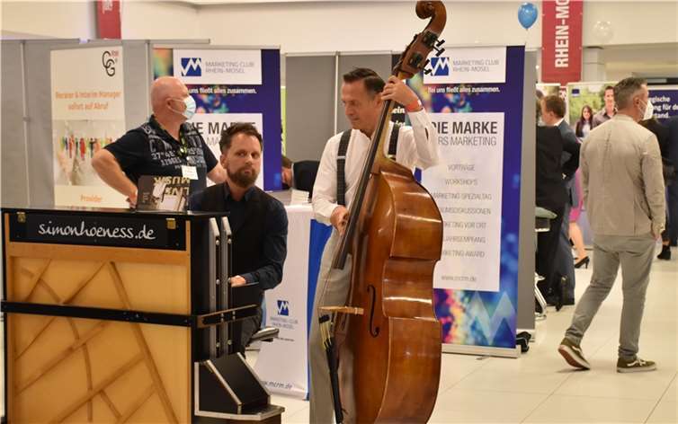Für die passende Event-Musik sorgte das Duo Simon Höneß.