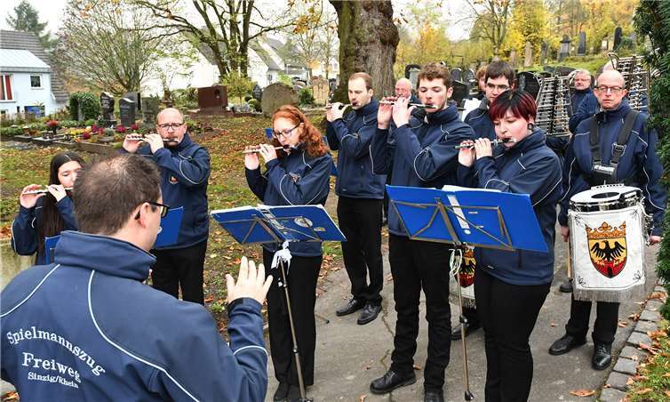 Für die passenden Klänge sorgte der Spielmannszug „Freiweg“.