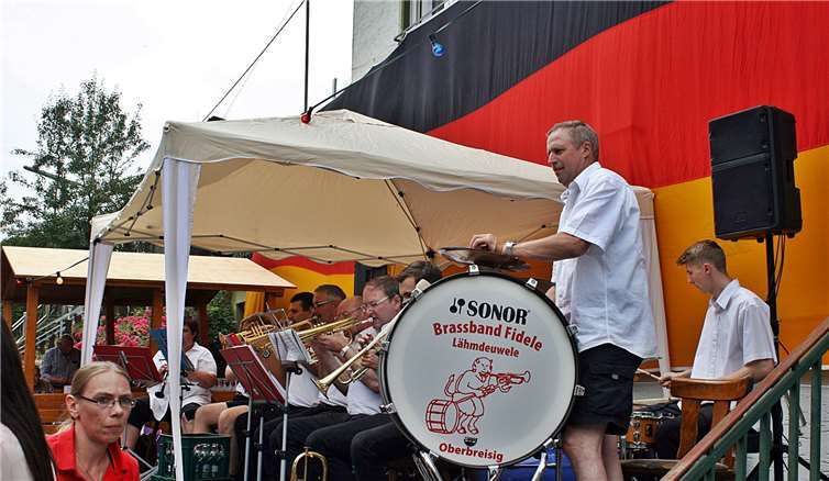 Für die passenden Klänge sorgten die „Fidelen Lähmdeuwele“.