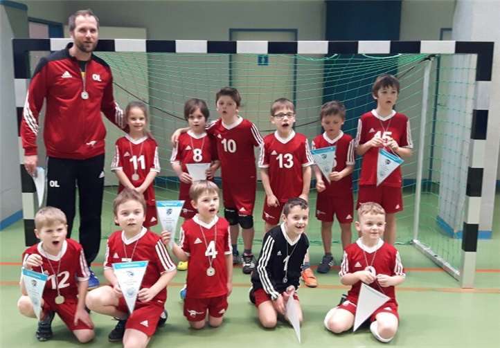 Für die tolle Leistung erhielten die Minis einen Wimpel und eine Medaille. privat