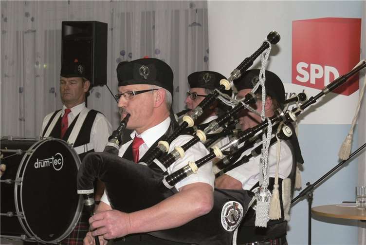 Für die treffliche Musikunterhaltung sorgten die brillanten Akteure der „Moselkrampen Lowland Pipers“.