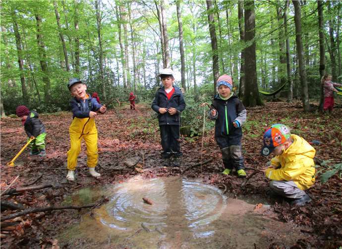 Für drei Wochen tauschten die Jungen und Mädchen des Meckenheimer Kindergartens „Die Zaunkönige“ ihre gewohnte Umgebung und machten sich jeden Morgen auf in den Wald nahe der Tomburg.Foto: privat