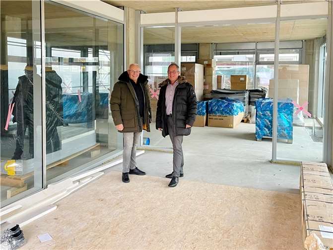 Für eine weitere Stärkung des Linzer Franziskus-Krankenhauses hat sich Landrat Achim Hallerbach auch beim jüngsten Gespräch mit dessen Geschäftsleitung, hier mit Thomas Werner, eingesetzt.  Foto: Martin Boden/Kreisverwaltung Neuwied