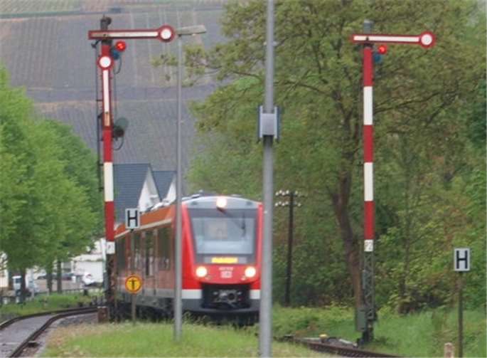 Für einhellige Empörung sorgten im Kreistag von Ahrweiler die Pläne der Deutschen Bahn AG, den Takt der Ahrtalbahn erheblich zu reduzieren – um auf der Rheinschiene mehr Kapazitäten für den Güterverkehr zu gewinnen.  WITE
