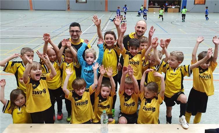 Für einige der Fußball-Minis war es der erste Einsatz bei einem Turnier. Foto: VfL Oberbieber
