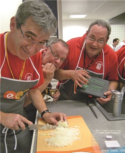 Für eventuelle Küchenunfälle stand der Notfallkasten jederzeit bereit.