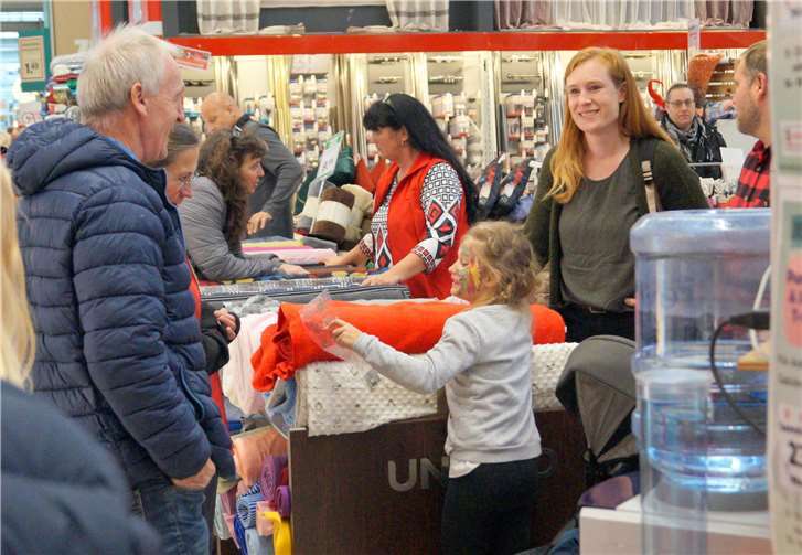 Für große und kleine Besucher gab es beim Familien-Sonntag im Baumarkt Röhrig viel zu sehen. Fotos: MT