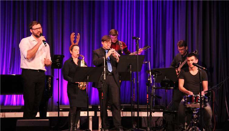 Für gute Laune zum Abschlussdes ersten Konzertteils sorgte die Lehrerband.
