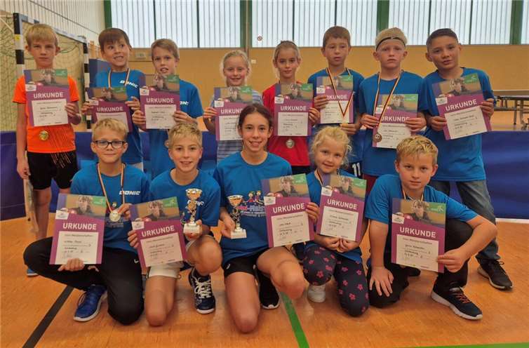 Für ihr Engagement wurden die Kinder mit Urkunden, Medaillen und Pokalen ausgezeichnet.  Foto: privat