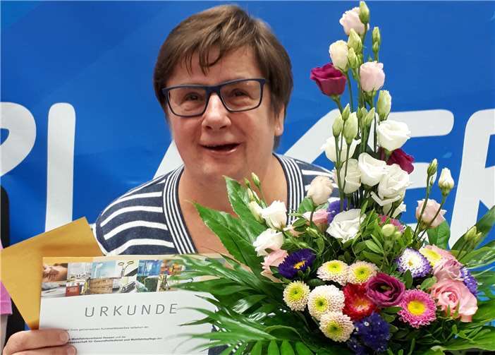 Für ihr Werk „Weihnachtshimmel mit Mond und Engel“ bekam Renate Büttner auf den 1. Platz des Kunstpreises für Menschen mit Behinderung. Privat