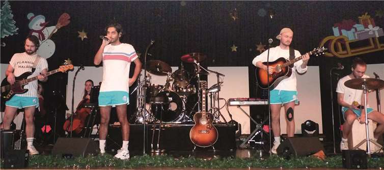 Für ihr ebenso herzerfrischendes wie nachdenklich stimmendes Debüt wurden die sympathischen jungen Musiker von „Planschemalöör“ mit nicht enden wollendem Applaus belohnt.