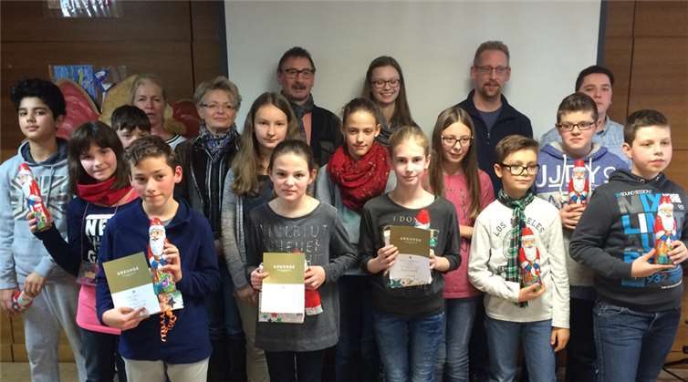 Für ihre Lesebereitschaft und tolle Leistung wurden alle zwölf Schüler gelobt und beschenkt. Sophie Walgenbach (1.Platz), Naima Reck (2.Platz) und Lukas Braun (3.Platz) erhielten zusätzlich einen Buchpreis.privat