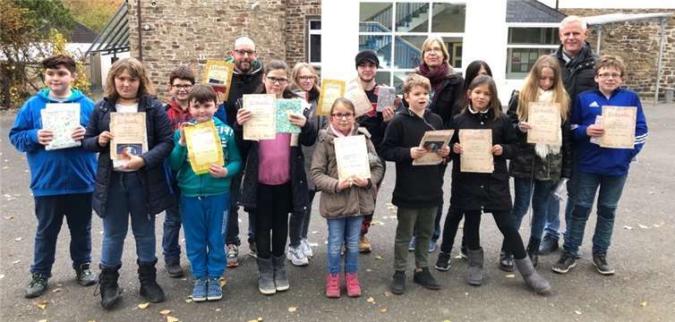 Für ihre erfolgreiche Teilnahem am Vorlesewettbewerb erhielten die Schülerinnen und Schüler tolle Preise. Foto: privat