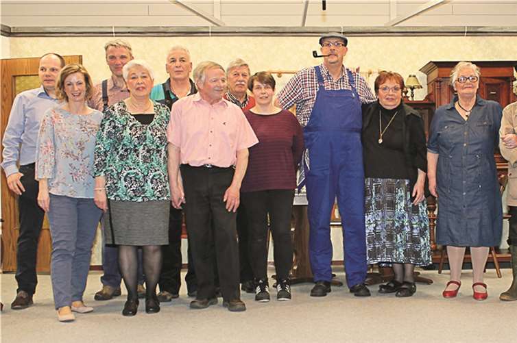 Für ihre herausragenden Darbietungen wurde das gesamte Ensemble mit nicht enden wollendem Applaus belohnt. FRE