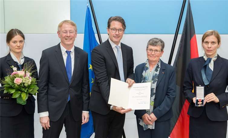 Für ihren außergewöhnlichen Einsatz erhielt Elisabeth Thönnes den Verdeinstorden. privat