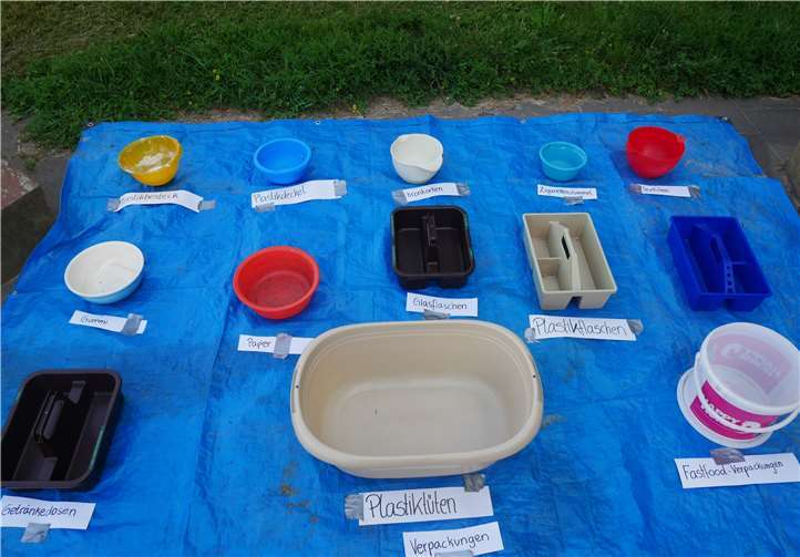 Für jede Art von Müll wurde ein extra Behälter bereitgestellt, um die Verschmutzung nachher besser auswerten zu können.