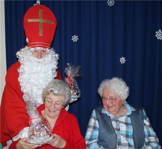 Für jeden Besucher hatte der Nikolaus ein weihnachtliches Gedeck dabei.DU