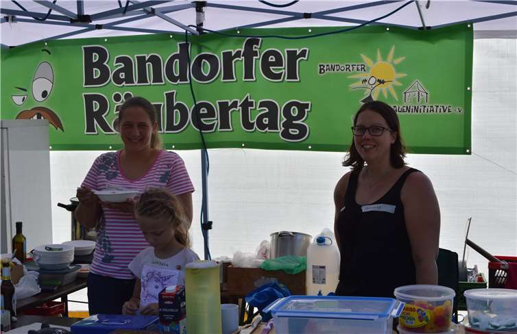 Für jeden Geschmack boten die Frauen am Stand kulinarische Leckereien an.-AB-