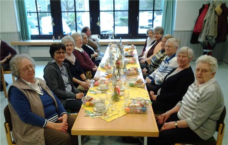 Für jeden gab es auch ein gebackenes Osterlämmchen.