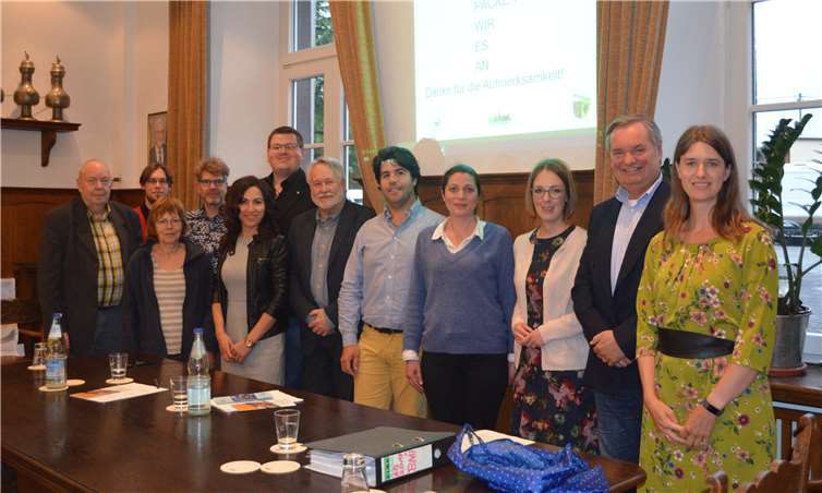 Für jüngste Sitzung hatte der Beirat für Migration und Integration des Landkreis Neuwied die Verbandsgemeindeverwaltung Unkel als Sitzungsort ausgewählt. Dort informierten sich die Mitglieder des Beirates unter Vorsitz von Violeta Jasiqi (4.v.r.) u.a. über die Situation geflüchteter Menschen in der Verbandsgemeinde.Foto: privat