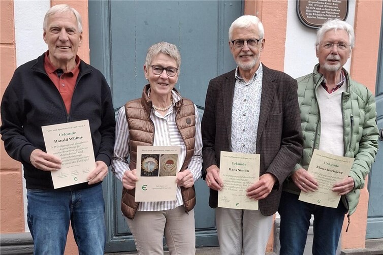 Für langjährige Mitgliedschaft geehrt - v.l.n.r.: Harald Willms, Gerda Hirzmann, Hans Simon und Klaus Rechberg