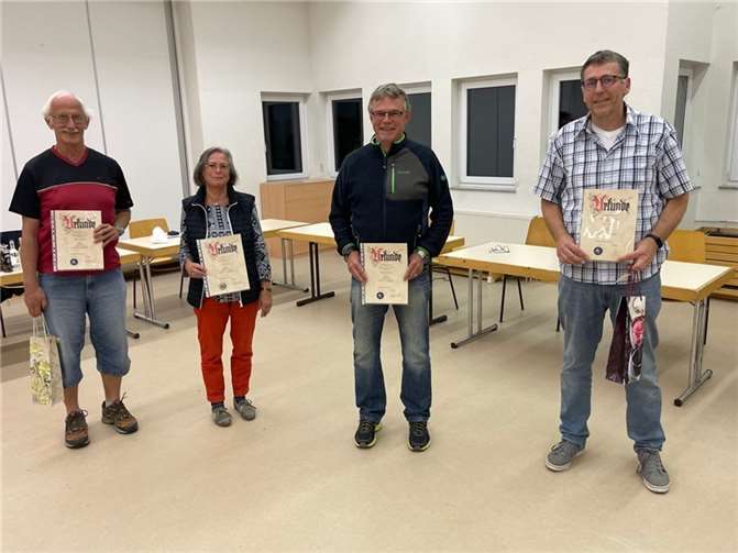 Für langjährige Mitgliedschaft wurden (v.l.n.r.) Klaus Müller (50 Jahre), Hilde Pech (40 Jahre), Wolfgang Adams (50 Jahre) sowie Ralf Dünchel (50 Jahre) geehrt.Foto: privat