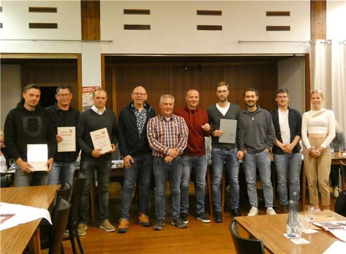 Für langjährige Vereinstreue wurden zahlreiche Mitglieder ausgezeichnet.