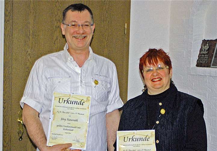 Für langjährige Vorstandsarbeit wurden Jörg Nawrath und Ulrike Breuer mit der goldenen Verdienstnadel mit Eichenlaub ausgezeichnet.Privat
