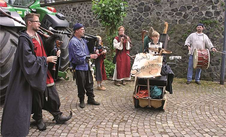 Für musikalische Unterhaltung sorgten unter anderem die „Spielleut‘ Sauenscheucher“.